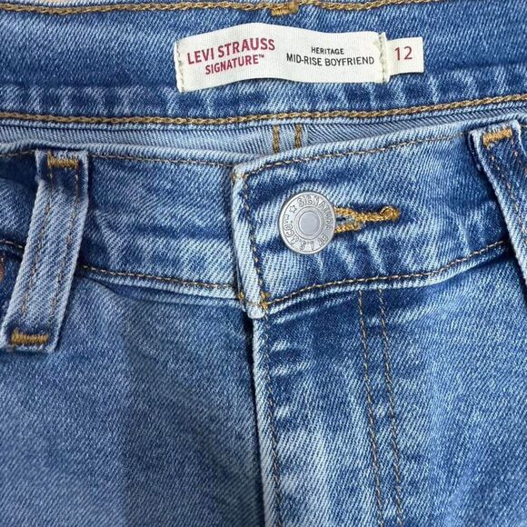 Levi-s Women's Signature Blue Jeans - Picture 2 of 5